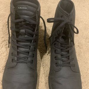 Dr. Martens women’s Sheridan tie up combat style ankle boot. Worn 1 time. Size 9